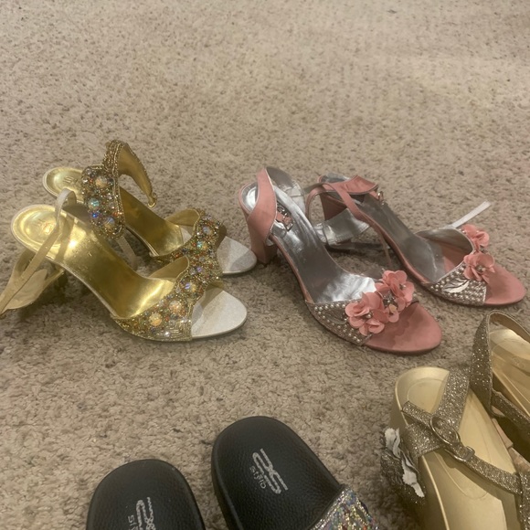 Women 4 pair shoes - Picture 7 of 7